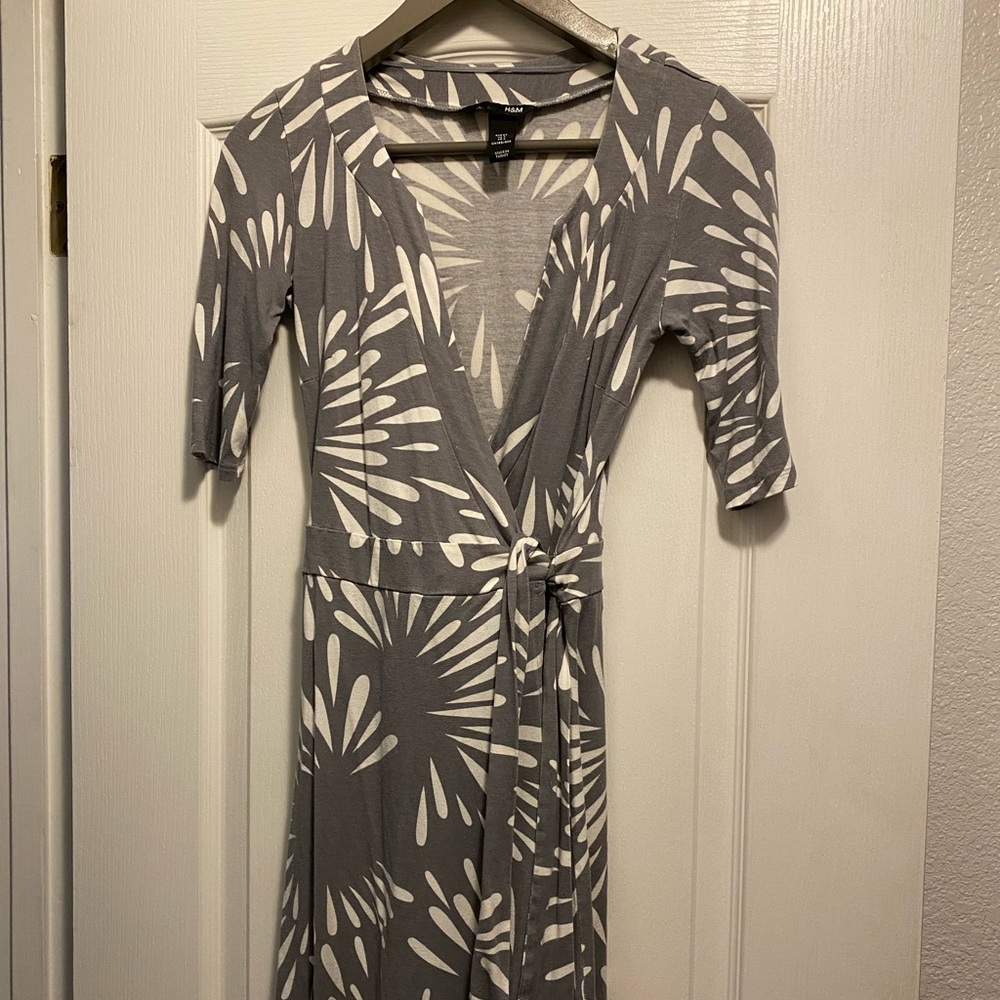 H&M Grey and White Wrap Dress